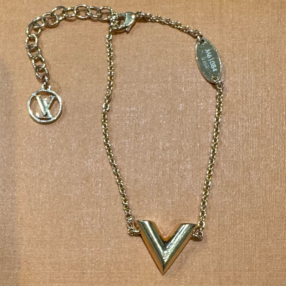 Louis Vuitton Essential V Gold Bracelet